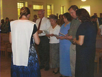 Member and then-moderator Wendy P. prays with 2010's five new novices.